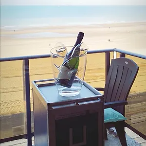 Appartement Modern Direct Seaview & Free Parking, Oostende