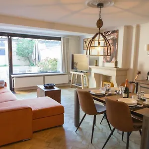 Appartement Gelegen Gezellig Met Groot Terras, Oostende